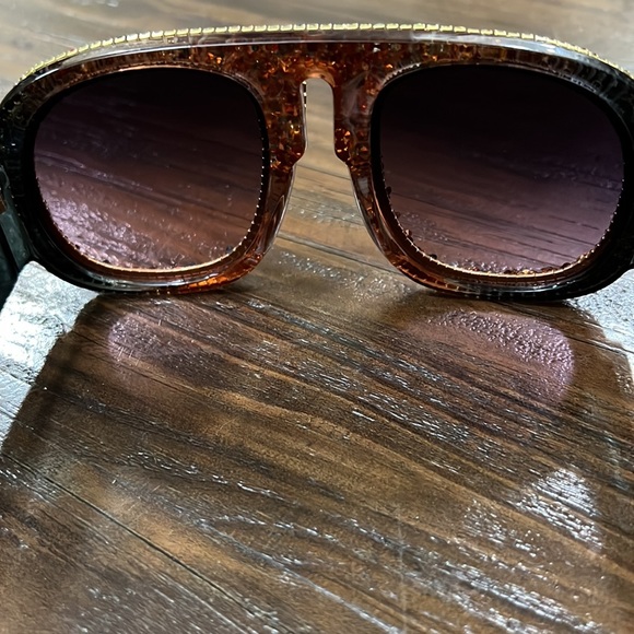 Oversized Multi-Color Rhinestone Fashion Sunglasses - Picture 4 of 12